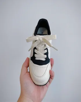 2023 Осенняя новая детская обувь, удобная спортивная повседневная обувь на мягкой подошве для мальчиков, Модная черно-бежевая обувь для девочек Изображение