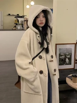Корейская версия, женские флисовые толстовки из овечьей шерсти, куртка с капюшоном на пуговицах в виде коровьего рога, зимнее теплое женское толстое пальто средней длины Изображение